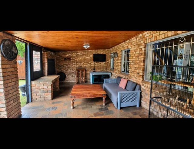 5 BEDROOM HOUSE FOR SALE IN ZWARTKOP